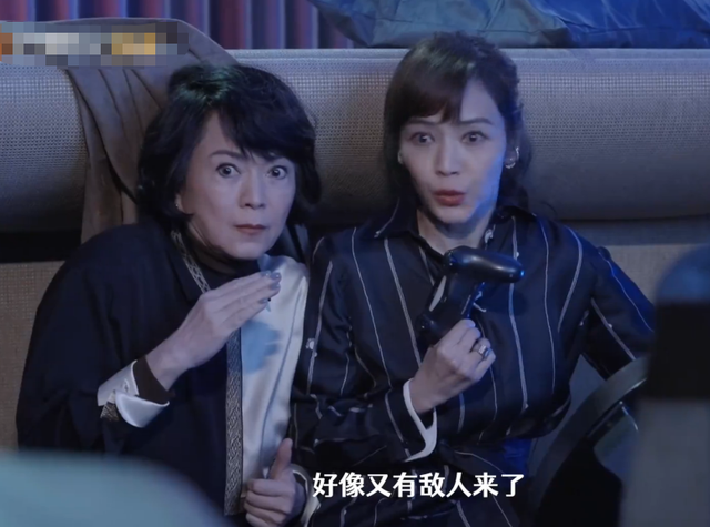 《婆妈2》宣传照,黄圣依侯佩岑张铎家都是三人合体,杜淳偏不同