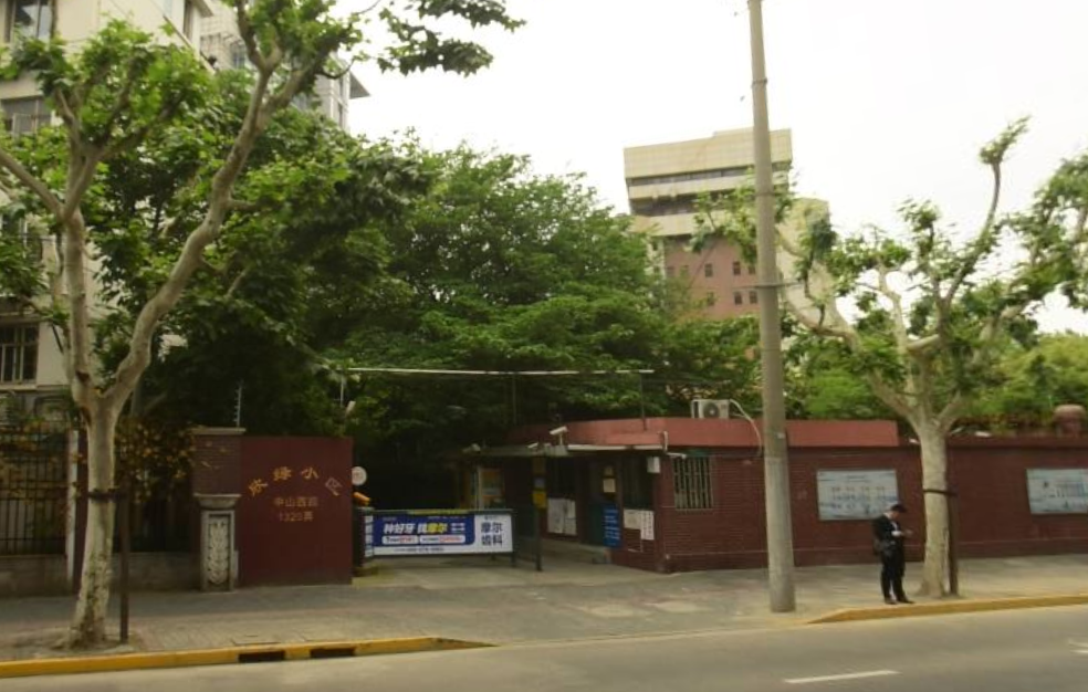 欣绿小区-停车场2宋园路16号701室距离上海一中院约410米,步行7分钟