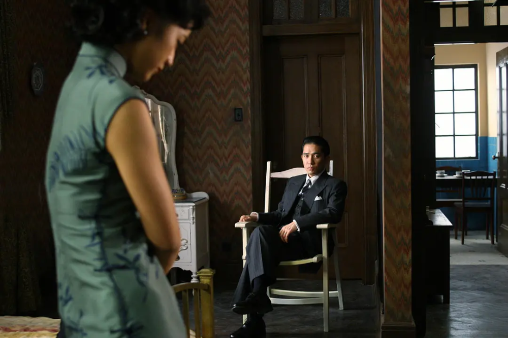 汤唯在色戒中的牺牲远比镜头里多连冯小刚金星都替她打抱不平