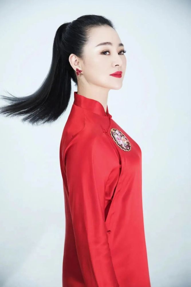 张琳,国家一级演员,梅花奖得主.