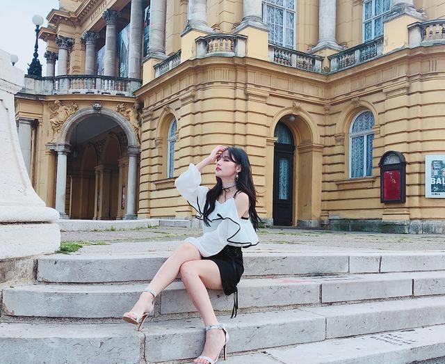 赵粤气质可盐可甜,穿印花公主裙清新甜美,难怪观众缘这么好_腾讯新闻