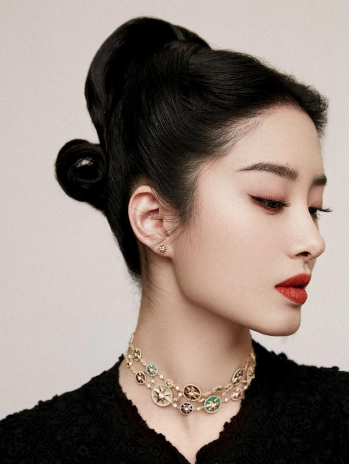 杨采钰法式黑裙配红唇尽显复古的时髦与浪漫气场全开好高级