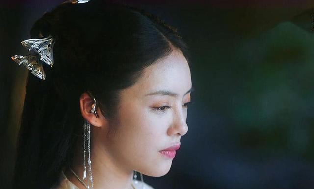 玲珑微生砚更适合成为银妆的良配夫君