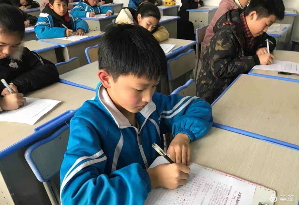 用文字书写精彩抚州市东乡龙山小学举行六年级现场作文竞赛