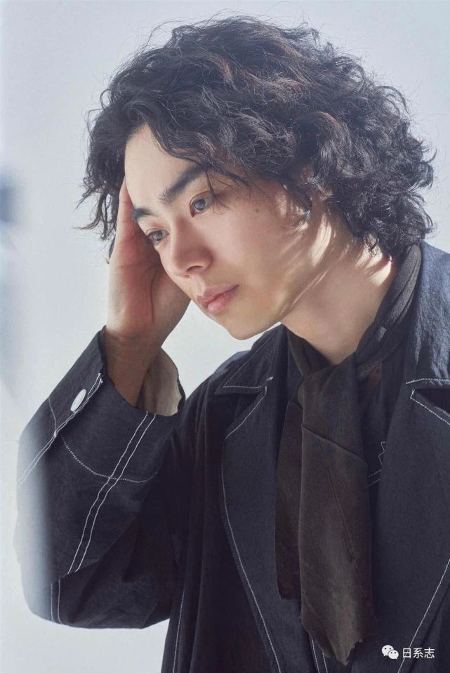 新一年从"头"开始,这3款卷发今年会大火!