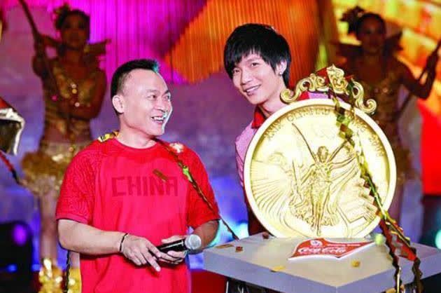 他是中国体操天才 成绩不输李宁 却放弃国籍 曾因捐款争议四起 腾讯新闻