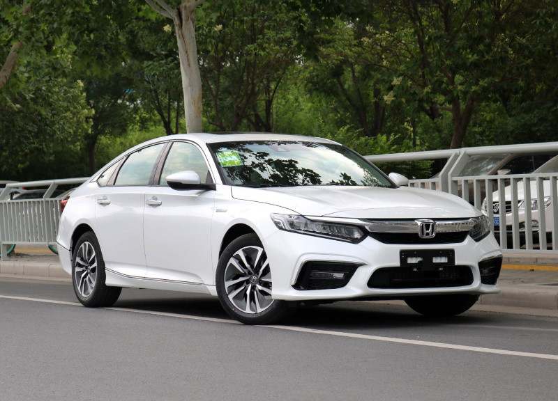 先来说说车吧,本田inspire和雅阁属于同门兄弟,两台车主要是在外观上