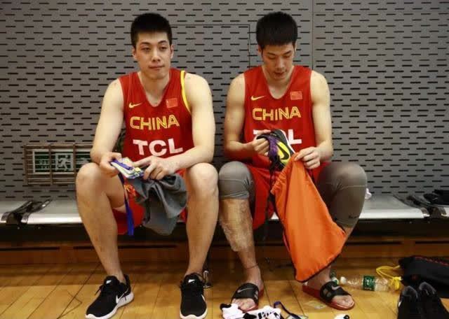 哥哥黯然无光|任骏飞|山西男篮|任骏威|中国cba|双胞胎|cba