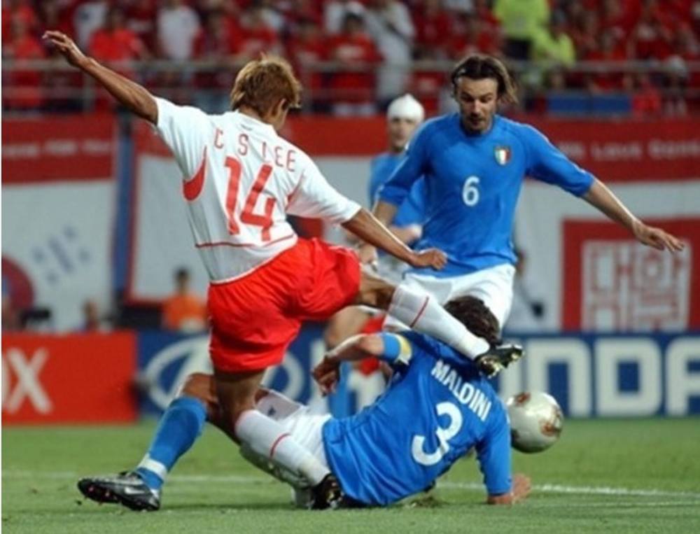 02年世界杯韩国球员,自爆故意踢马尔蒂尼后脑