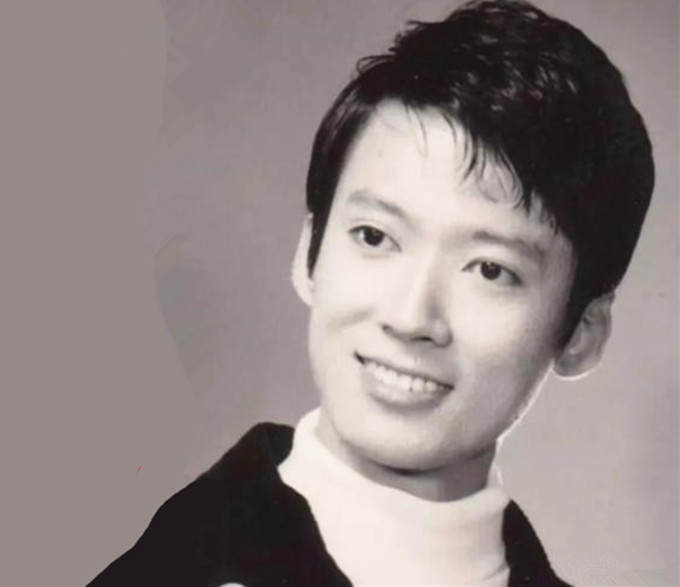 老戏骨方刚奢华豪宅曝光金碧辉煌似宫殿门口放石狮子显气派