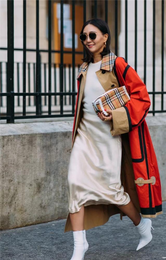 为什么衣品好的女人都爱风衣原来最火的源头在这端庄高级