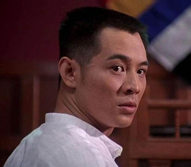 坎坷的李连杰父亲殉职母亲哥哥癌症去世自己终身需坐轮椅