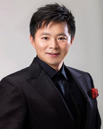 歌唱家王宏伟母亲为他守寡48年娶小12岁娇妻让母亲很满意