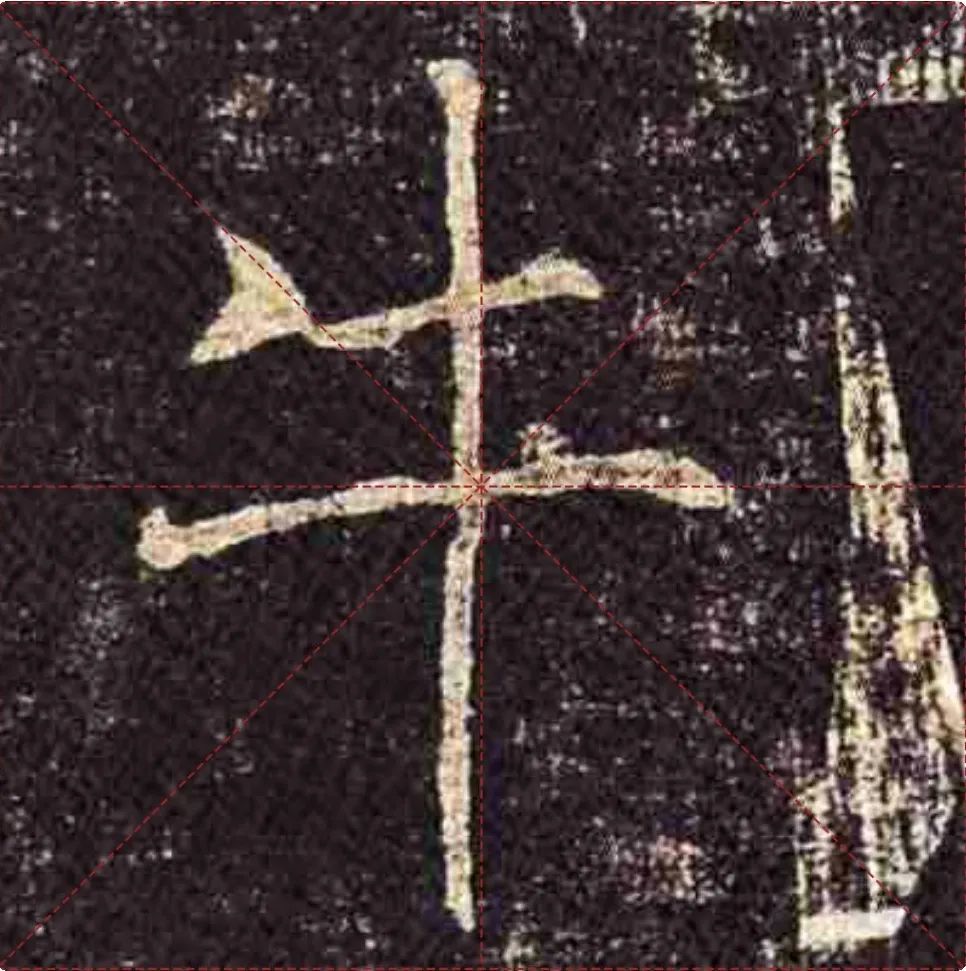 甲骨文,金文及小篆主要是从后方看牛的形态,主要突出了牛的显著特征