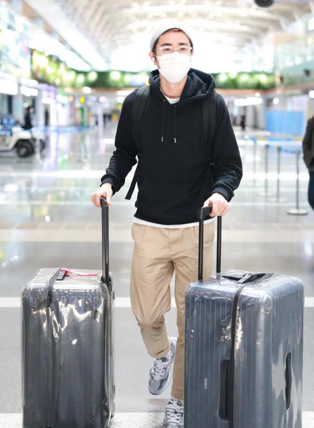 他是踏实的星二代与俞飞鸿演恋人毫不逊色如今低调出街成型男