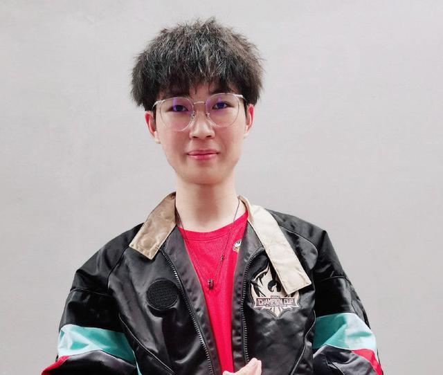 据林教练所说,这次他来到qghappy,会和队员友好相处,言下之意就是不会