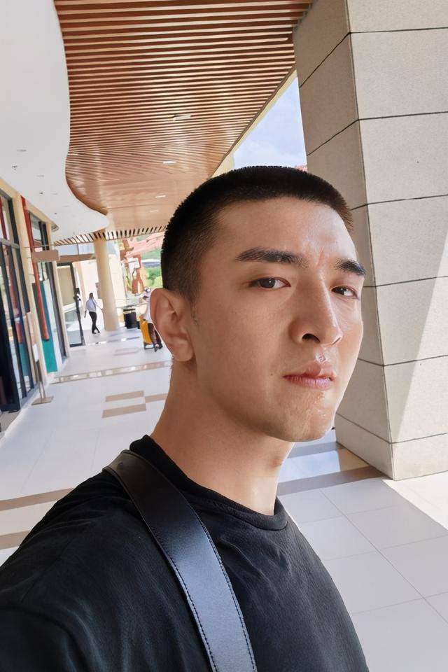 金瀚被女友曝光找外围女后马上辟谣自己喝多了