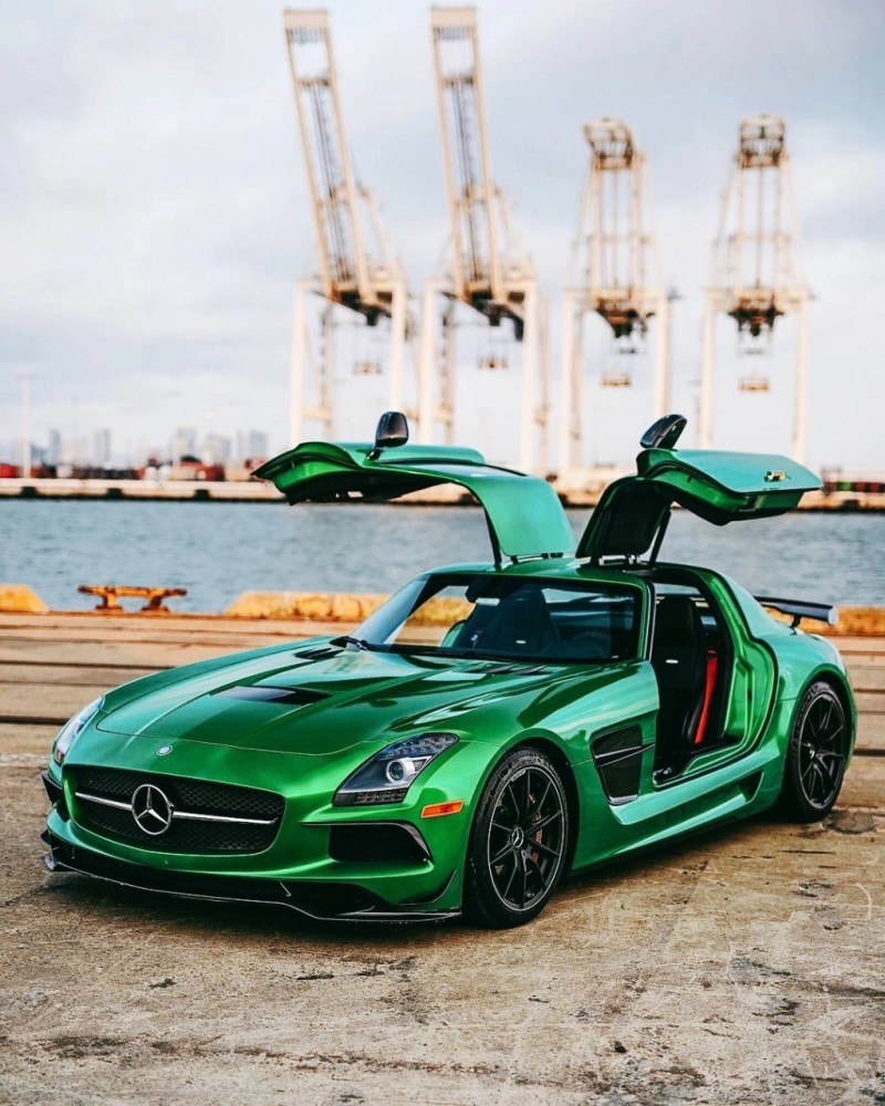 绿魔配色经典鸥翼门超跑amg高性能旗舰奔驰slsamg