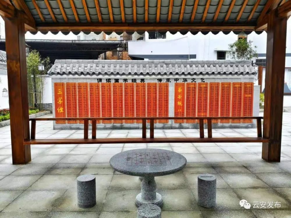 在美丽圩镇创建中,我们多方听取意见,科学合理规划,将石城镇特色产业