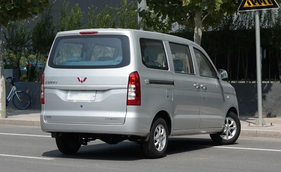 五菱宏光v侧滑门商务工具车,适合城镇个体户的一辆面包车_腾讯新闻