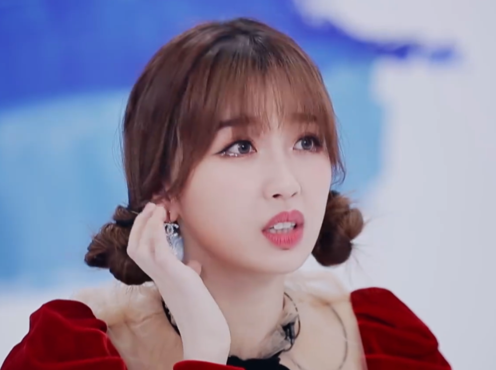 青3,创4同天开播,同样是助教,虞书欣存在感强太多