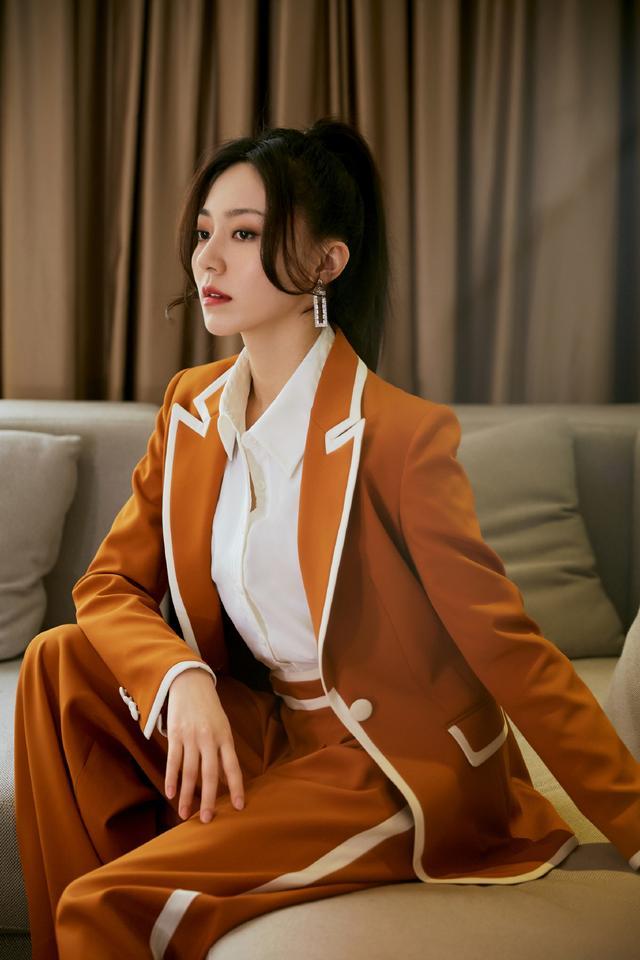 黄梦莹-酷酷气质时尚