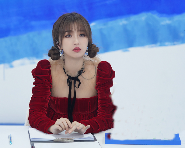 虞书欣不受青你3待见坐导师席最边上连大合照都没机会露脸