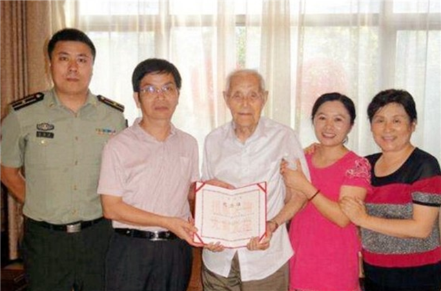 张力雄与皮定均搭档多年1995年授大校107岁仍健在