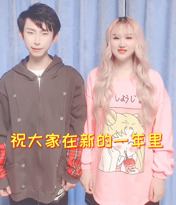 梦泪带女友秀恩爱梦嫂穿宽松衣物欲盖弥彰今年有望看到小小梦