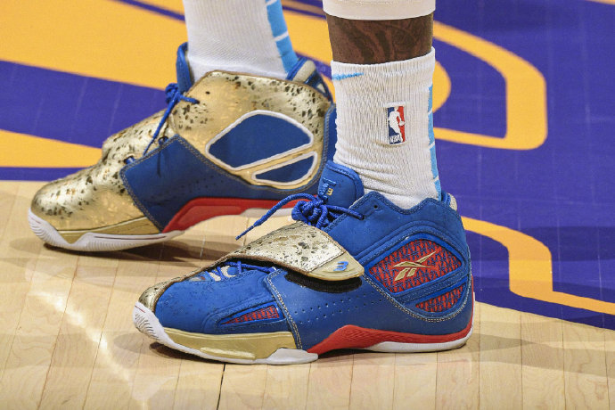 nba球鞋上脚卡鲁索签约安踏詹姆斯上脚lebron18低帮