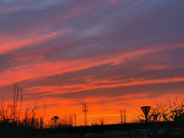 驚豔清晨朝霞映紅北京半邊天