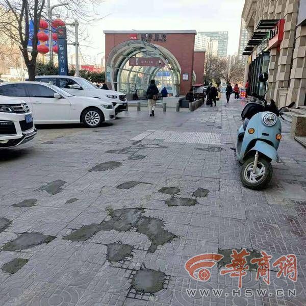 西安地铁延平门站b口外路面坑洼如今已全部修补