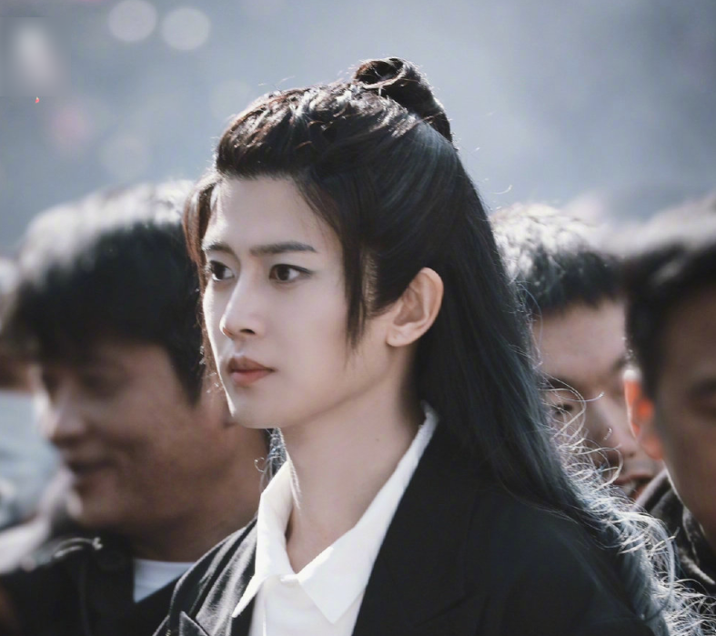 迪丽热巴新剧《奴鲛记》官宣,与任嘉伦搭档,看颜值这部剧追定了