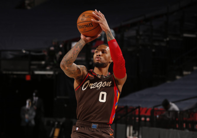 关键时刻数据霸榜却落选先发,利拉德在这个抱团时代值得更多尊重