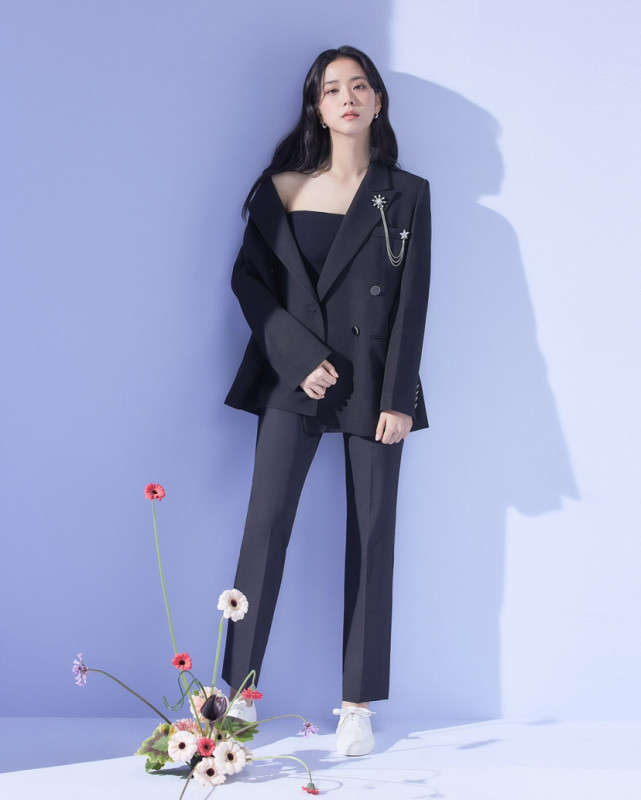 blackpink金智秀职场画报公开风度翩翩展现知性美如富家大小姐