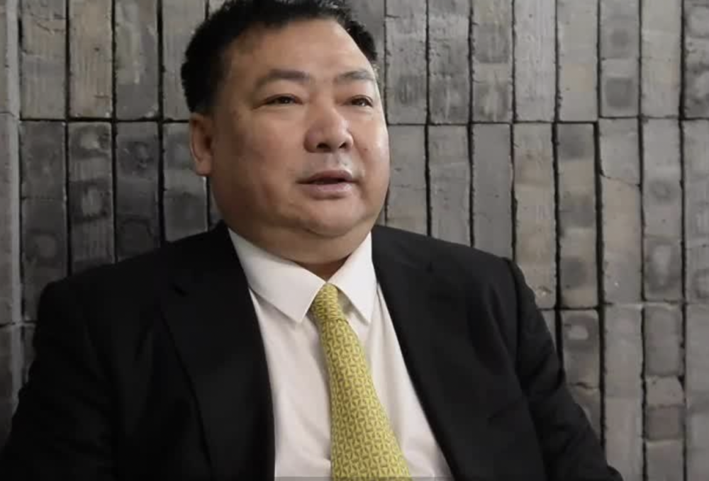 我开火锅店市值100亿给员工买几百万衣服却把公司做垮了