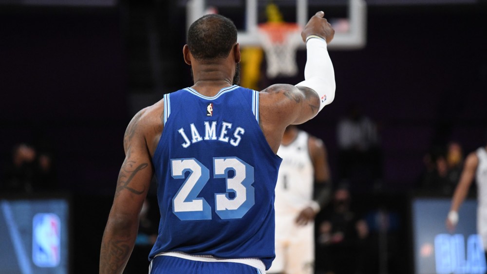 老詹里程悲引热议著名詹黑连发6推暗讽篮网都能防住湖人