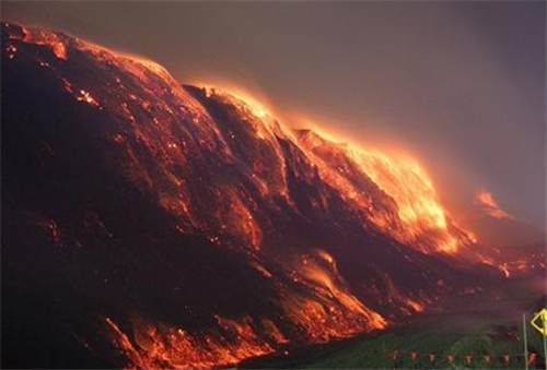 南极雪地变"血红",闻起来是西瓜味?人类最担心的事开始发生了