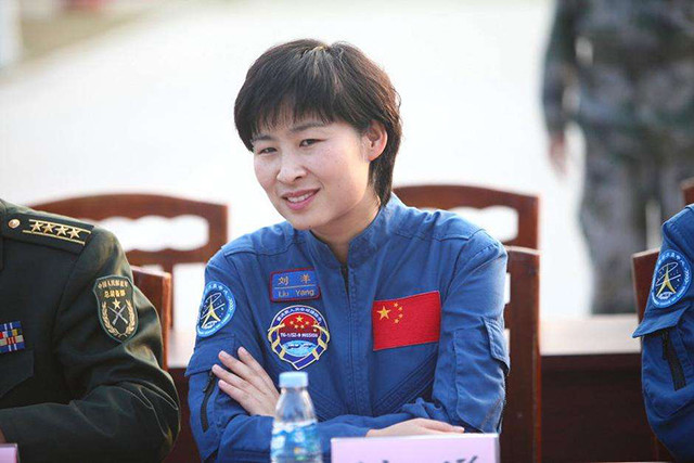 中国首位女宇航员:返回地面后销声匿迹,如今以照顾家庭为主