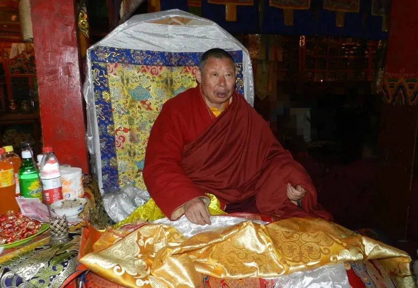 以修行之名行强奸之实10年骗2亿的假活佛是怎么炼成的