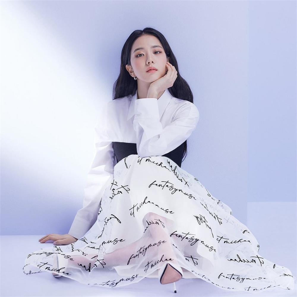 粉墨jisoo的新代言,预告照让粉丝惊艳:请多发布点照片!_腾讯新闻