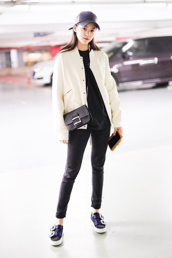 欧阳娜娜还是胖点好看,穿一身白略显膨胀,却意外显得更可爱了