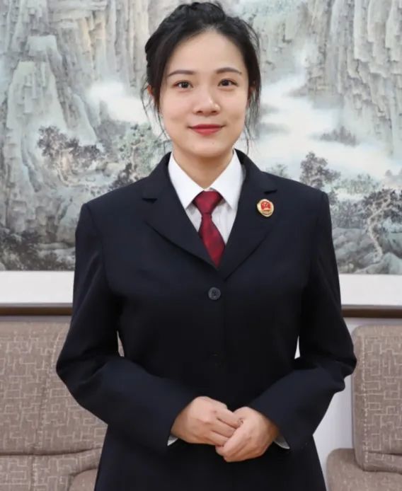 彰显检察威严 从规范制服着装做起