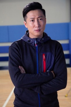 温馨洪金宝长子洪天明片场与妻儿团聚讲明不希望儿子进娱乐圈