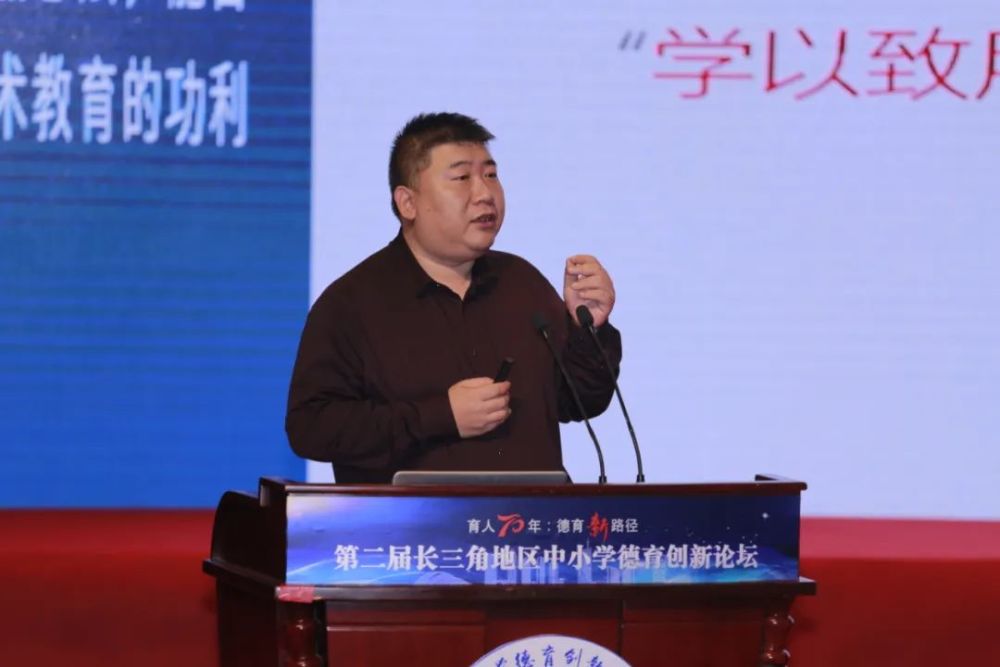 现任校长:新城一实,建校12年,东部新城第一所九年一贯制学校,设计24个