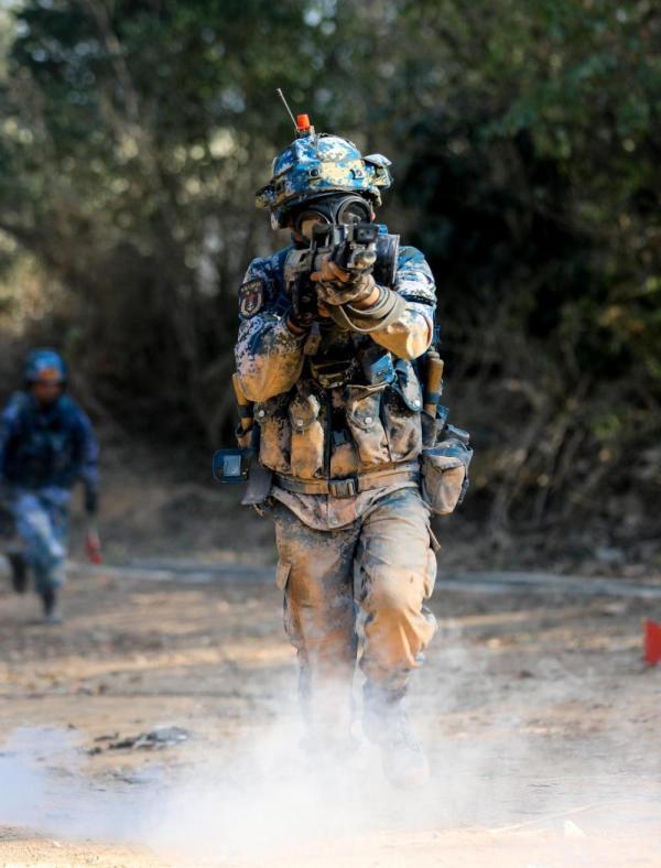 大片来袭海军陆战队综合演练掠影