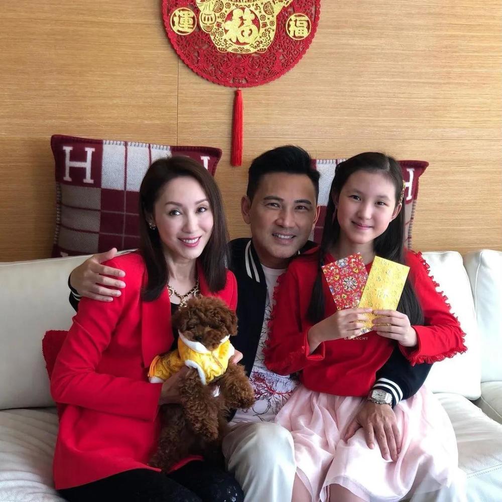 郭可盈和林文龍結婚快有17年時間,夫妻兩人依然恩愛如初,女兒也是懂事