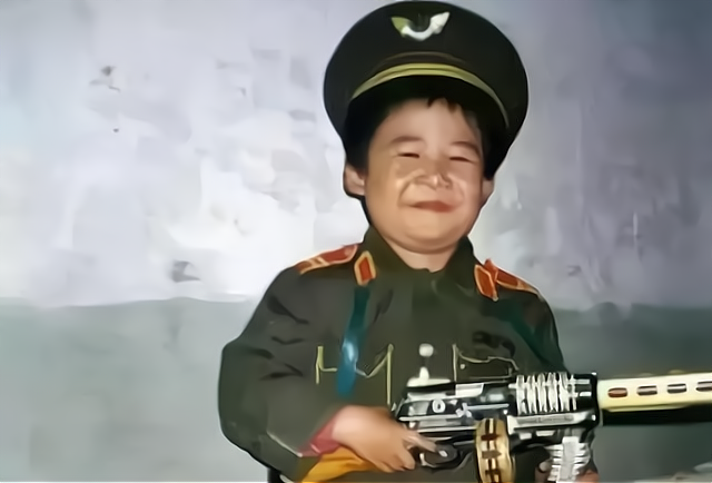 1983年出生的大张伟,从小就对唱歌表现出极高的天赋.