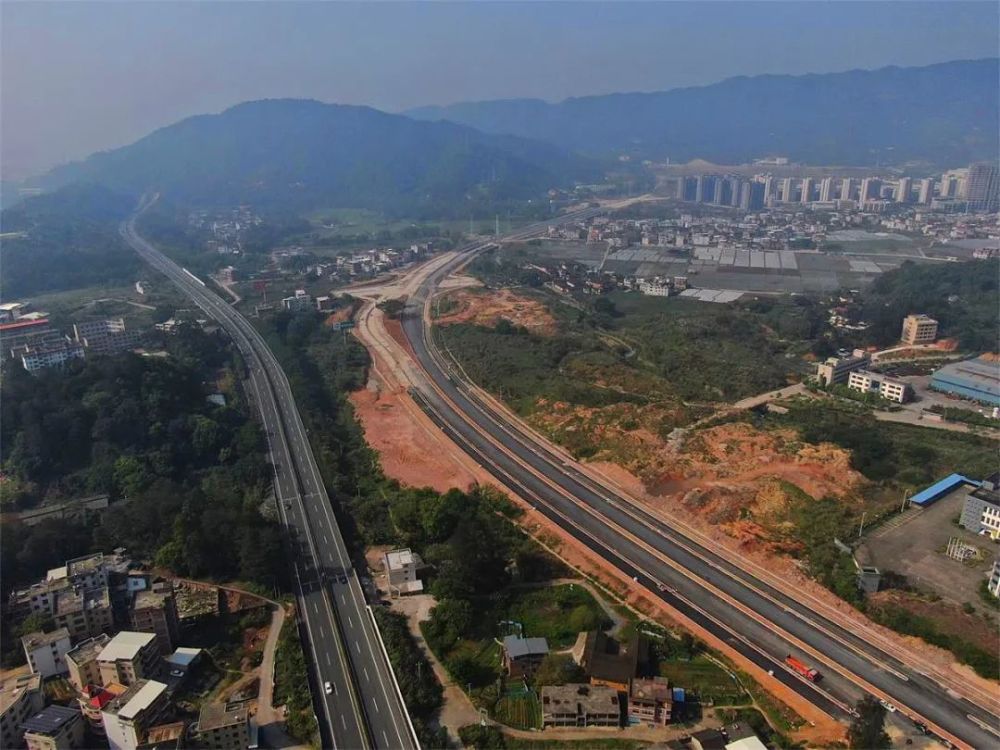 沿线经过高陂镇,坎市镇,抚市镇,终点位于抚市杏坑(接国道g235线)