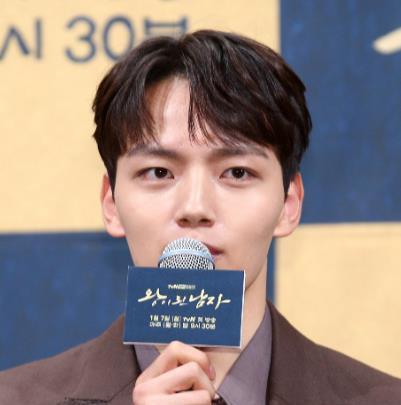 母胎单身吕珍九15岁被求婚与iu传恋爱绯闻今凭实力圈粉无数